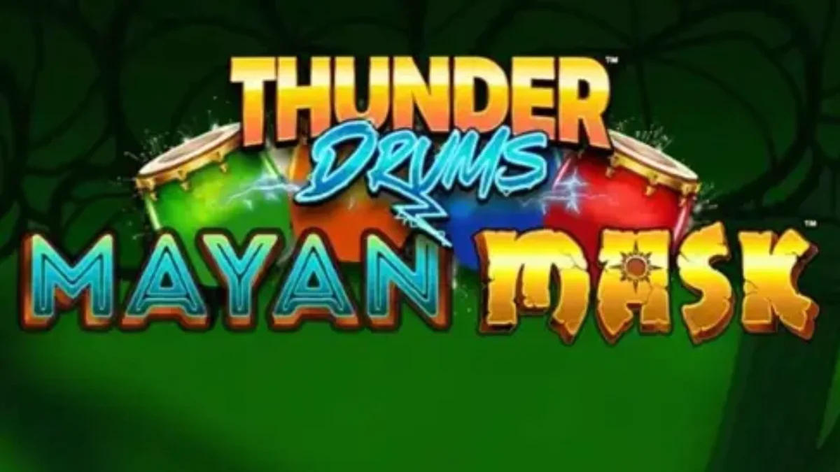 Pemandangan atmosferik kuil Maya kuno dengan elemen petir dan topeng emas dalam slot Thunder Drums Mayan Mask.
